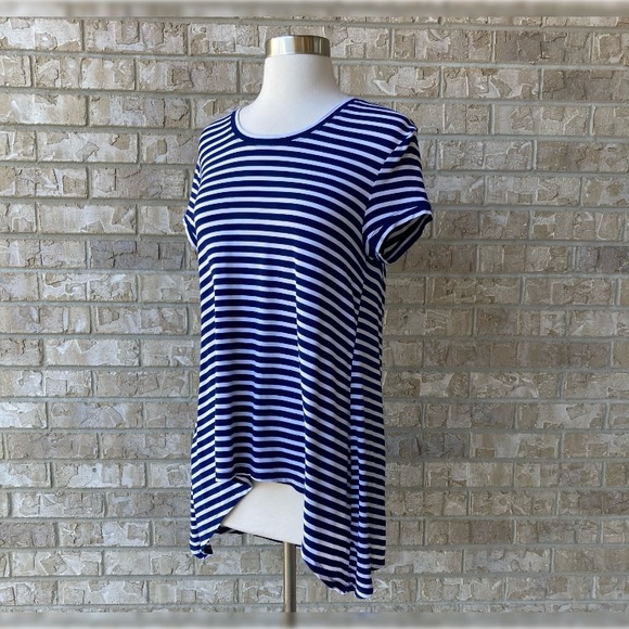 BCBGMaxAzria Open Black Flowy Striped Top S 🌸 - Picture 6 of 11